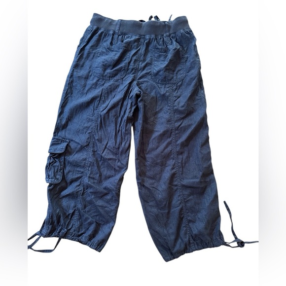 Aeropostale black Cargo Capris women’s small - Picture 4 of 5